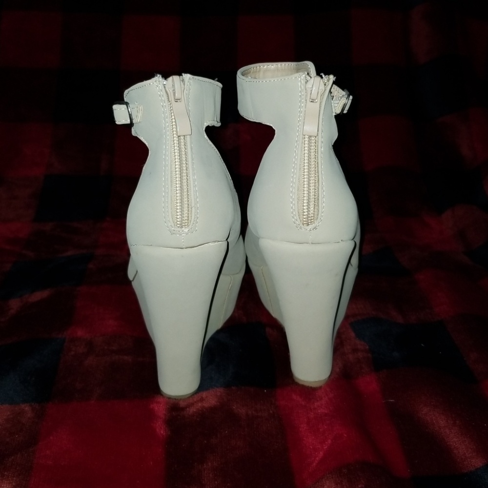 Shoes - Picture 2 of 3